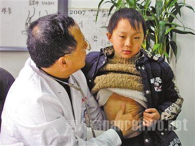 谷桥小时候在新桥医院复查