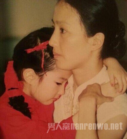 刘亦菲小时候和妈妈