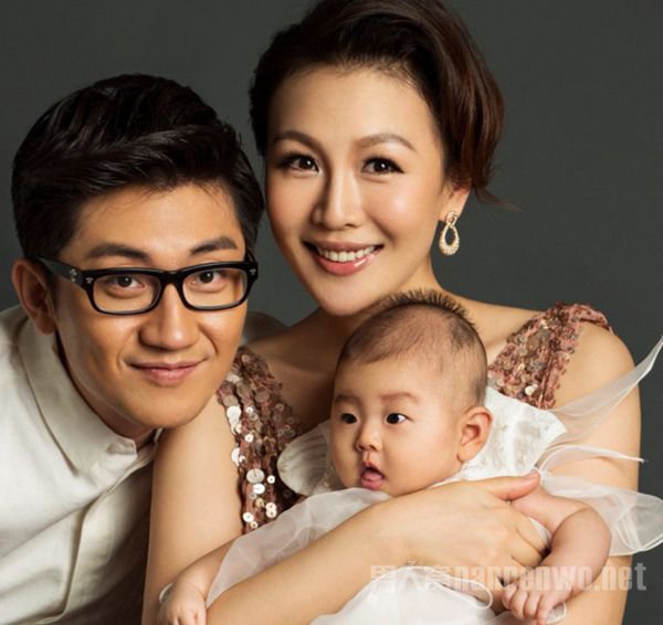 金志文和老婆和女儿