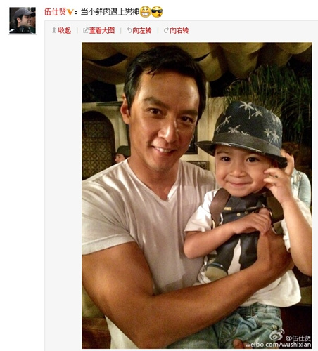 吴彦祖身着白色tee帅气依旧