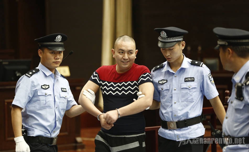 男子多地入室抢劫致3死