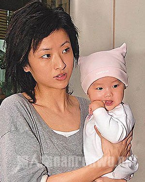 徐濠萦带女儿