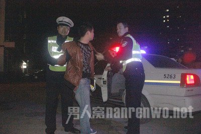 男子酒驾被抓