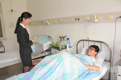 喝下3斤白酒吐血住院