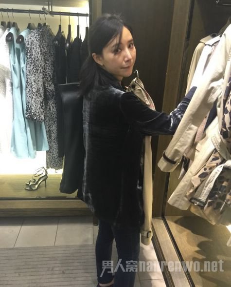 熊乃瑾逛服装店