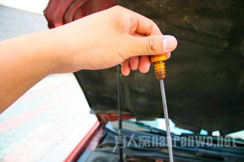 汽车烧机油的辨别现象
