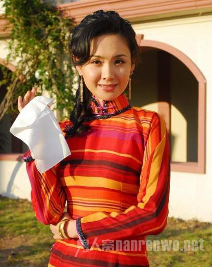 郭晓冬妻子程莉莎美艳近照