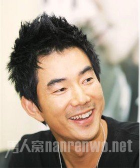  　　3.男士短发发型飞机头适合瓜子脸