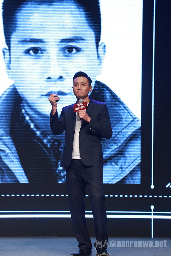 刘烨扔手榴弹