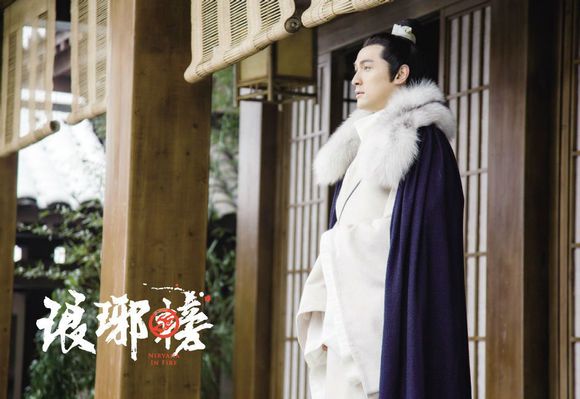 华丽的貂皮披风与正确高发髻展现儒雅气质
