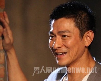　　干净利落的男士头发平头图片