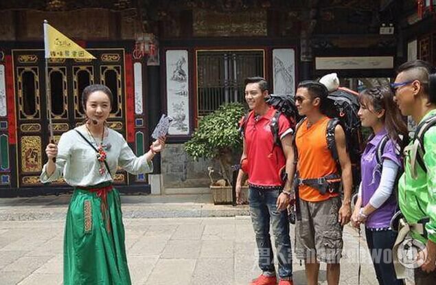 赵丽颖变身导游