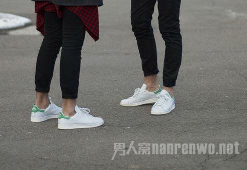 　男士休闲球鞋搭配九分收腿裤