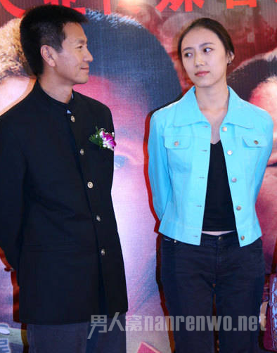 吴若甫和老婆出席活动