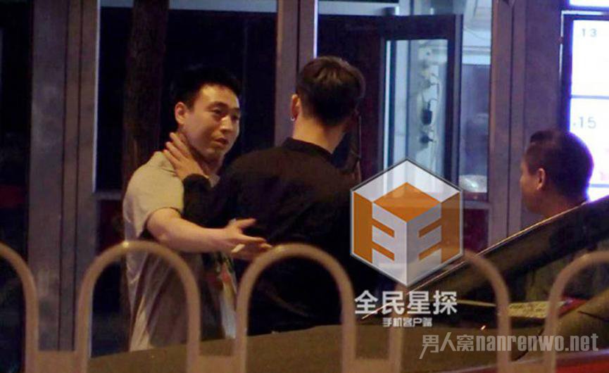 曹云金却二话不说立刻掐住他的脖子