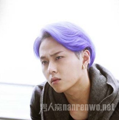 　男生染发葡萄紫色短发