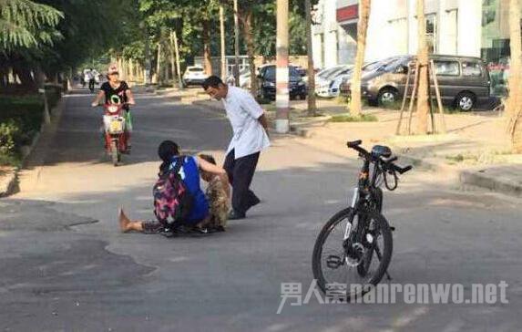 女大学生扶老人事件