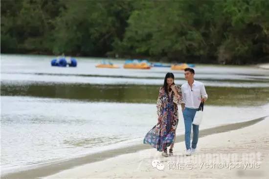 石榴夫妇散步