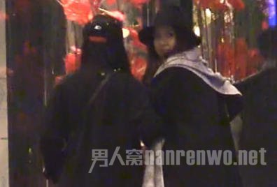 张子萱现身酒店