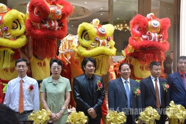 美容医院开幕仪式现场