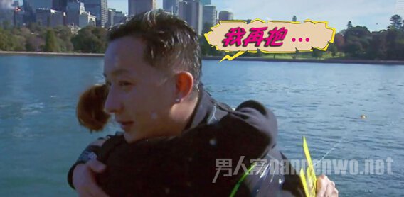 　吴昕韩庚“逃生拥抱”