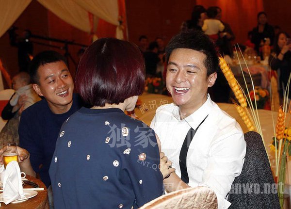 朱雨辰携带女友出席婚礼