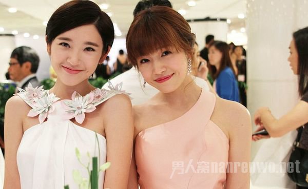 唐艺昕陈妍希出席发布会
