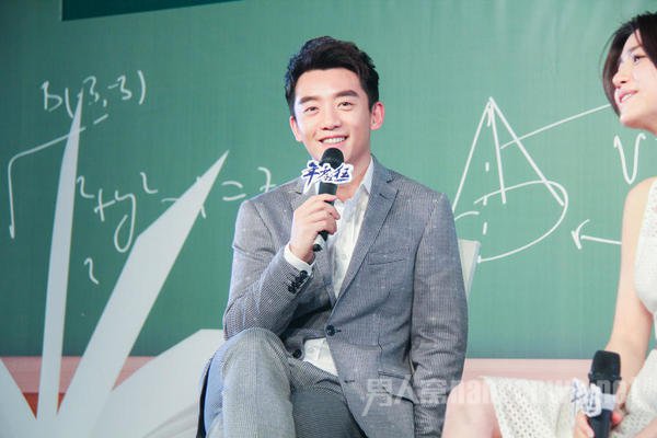郑凯出席年少轻狂发布会