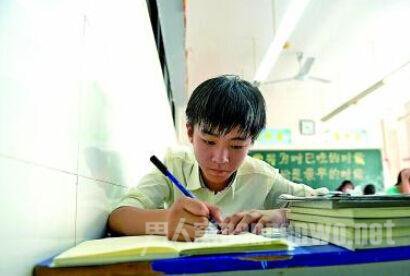 王俊凯中考成绩曝光 小学霸很努力