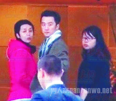 演员黄轩和蒋雯丽偷情