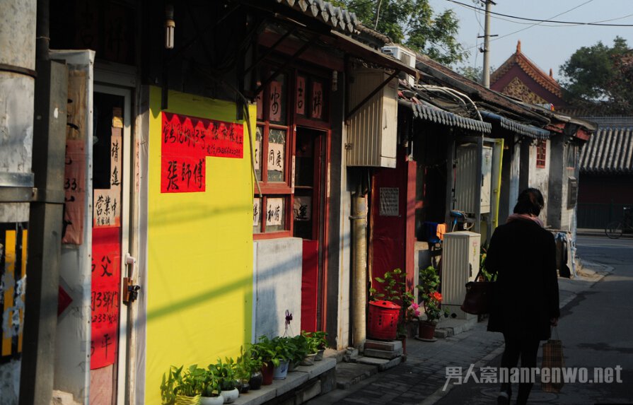 北京算命一条街生意红火 大师供菩萨钱捐