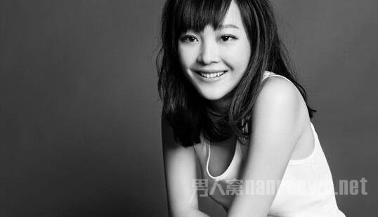 何杜娟笑容甜美