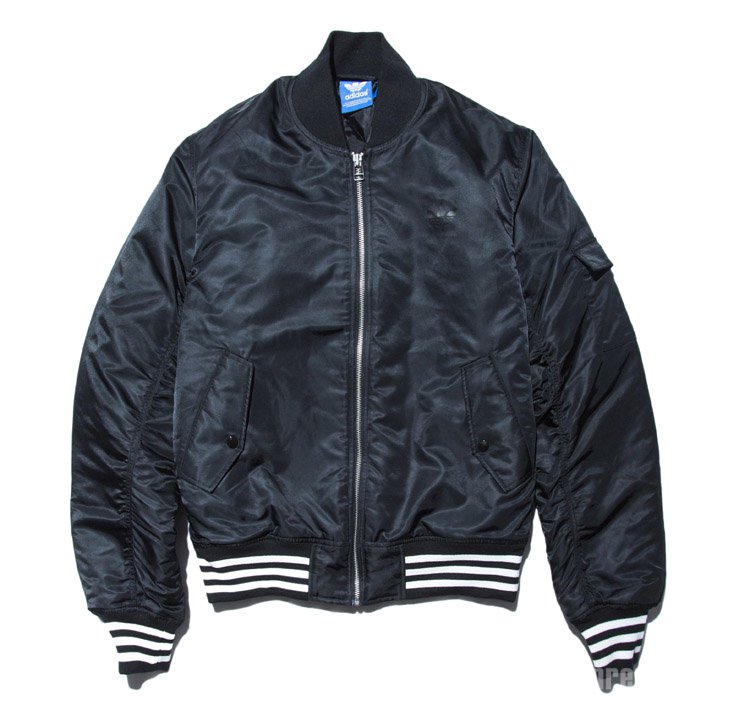 ë Club Monaco 3,390