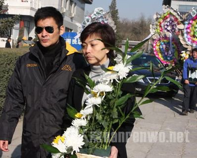景岗山老婆父亲去世