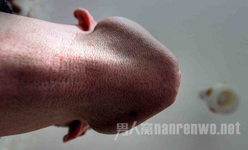 这是下巴和脖子!想歪的自己给自己一个大耳刮子!