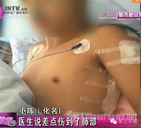 一名学生被同学刀刺