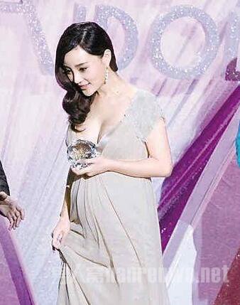 李小璐怀孕身材丰满