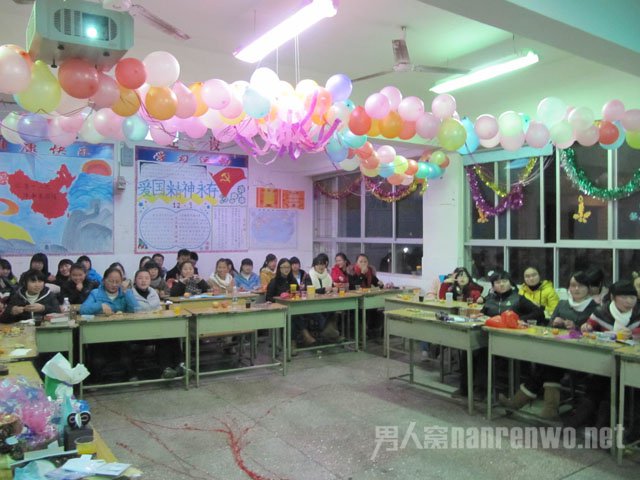 大学元旦晚会策划书