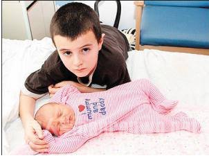 11岁男孩被迫与16岁女孩同居 11岁男孩被迫与16岁女孩同居