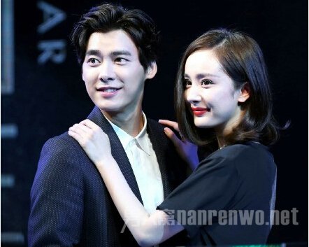 杨幂搂着李易峰