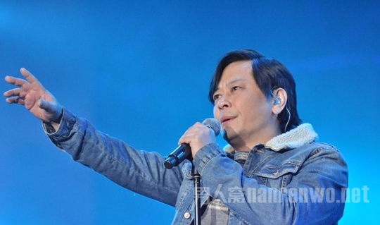 王杰姿势霸气