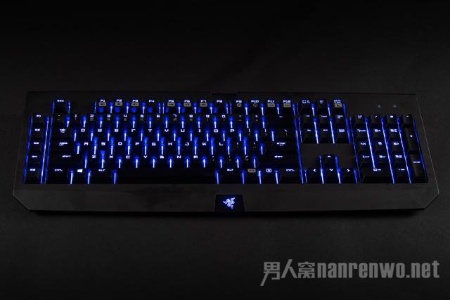 都配备了RGB全彩LED背光