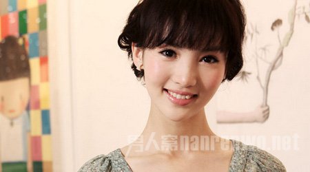 金晨笑容灿烂