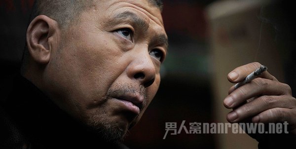 　自谦为“表演新人”的冯小刚扛起了影片九成戏份