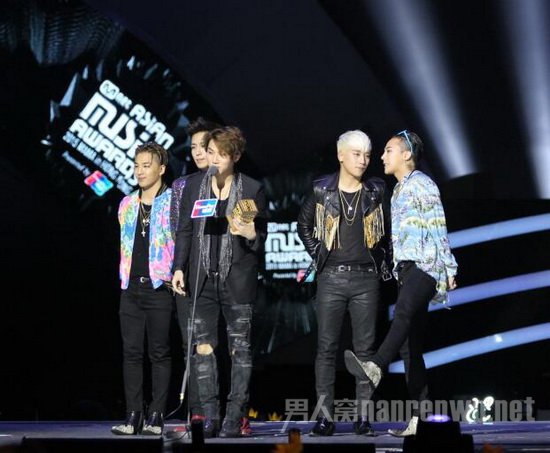 BIGBANG与EXO各扫四大奖成平手