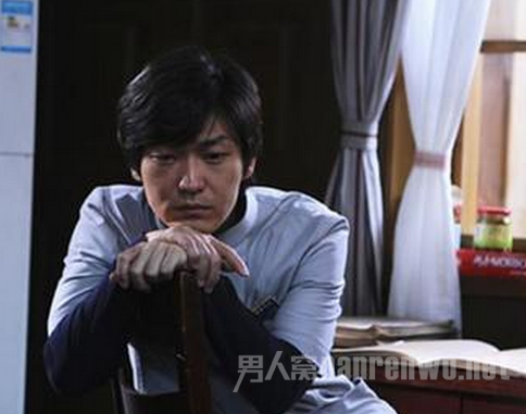李泓良饰演盲人