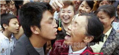 50多岁大妈恋85后男子遭骗财骗色