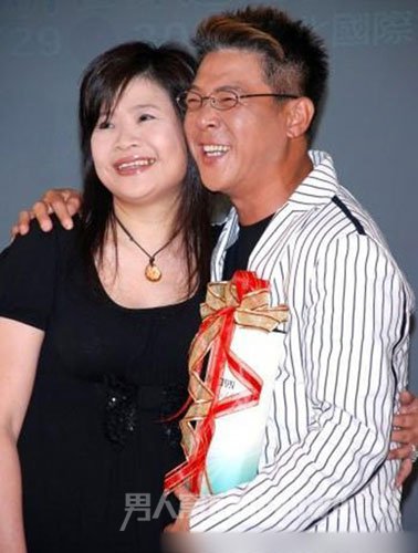 姜育恒和其妻子