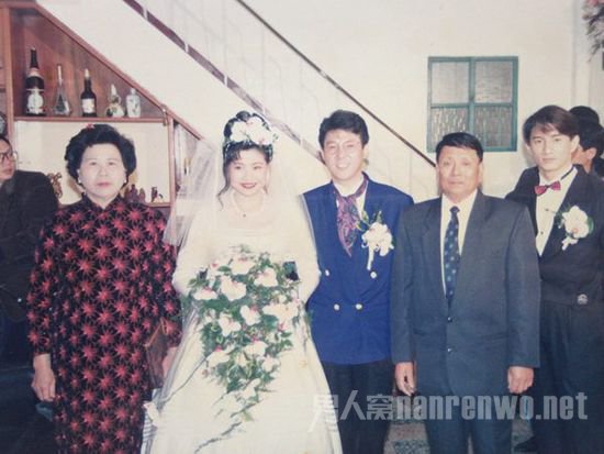 姜育恒结婚照