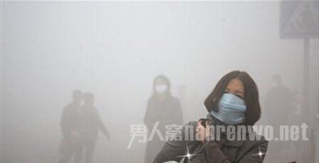 女子因雾霾迷路找不到家